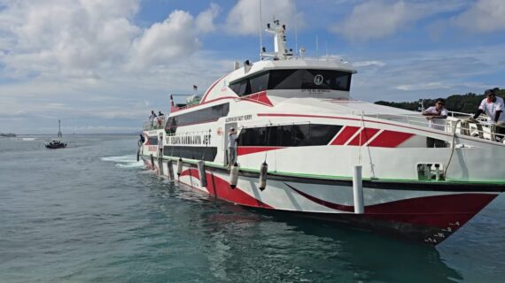 Semaya Darmajaya Jet Fast Ferry exterior view docked at Padang Bai